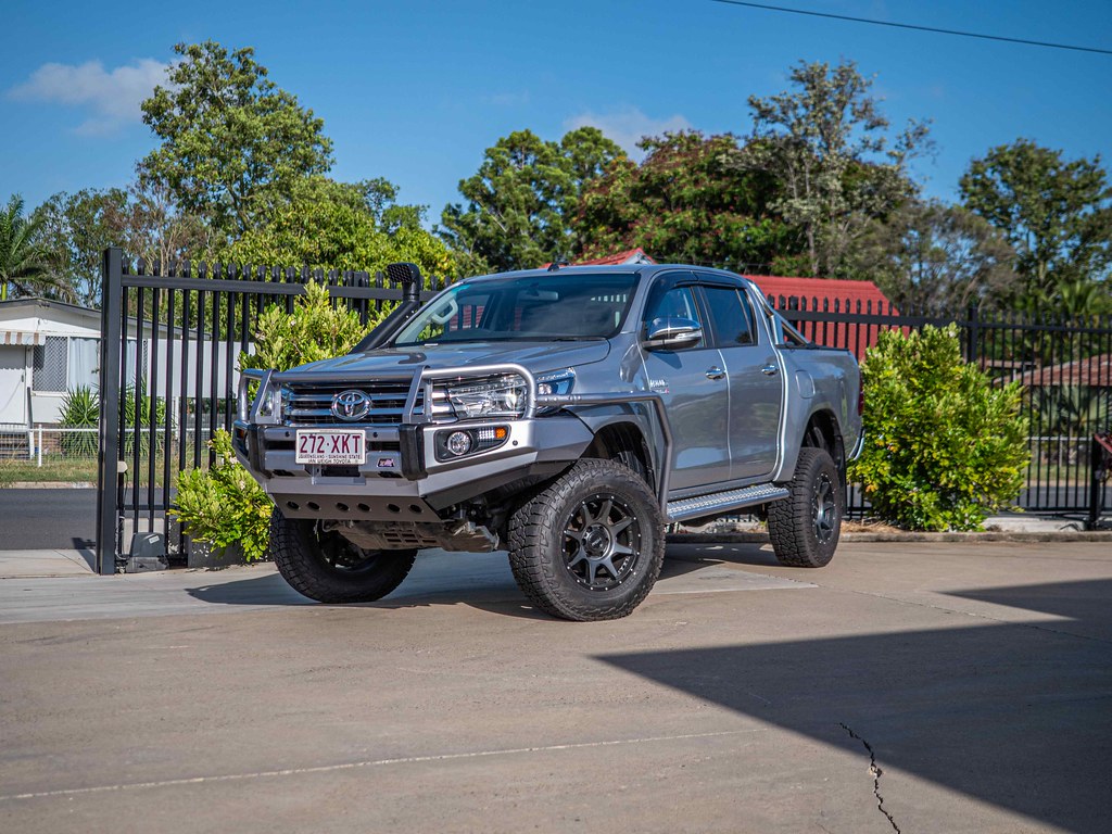 DOBINSONS BULL BAR BLACK DELUXE FOR TOYOTA HILUX REVO 2019-2020 - BU59-3728