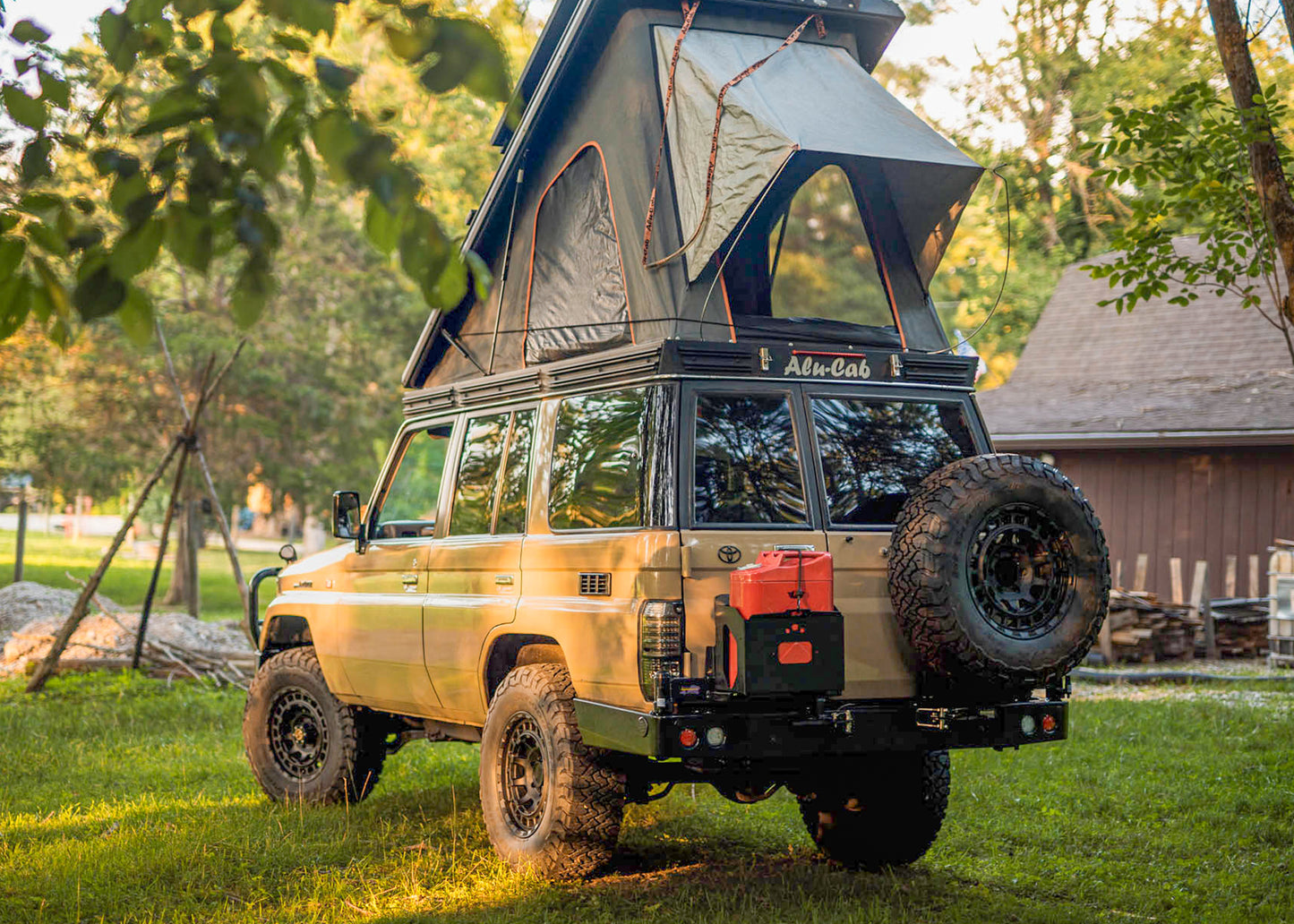 DOBINSONS REAR BAR LC 76 SERIES (542MM WING LENGTH) WITH JERRY CAN HOLDER AND SINGLE TIRE CARRIER (BW80-4133)