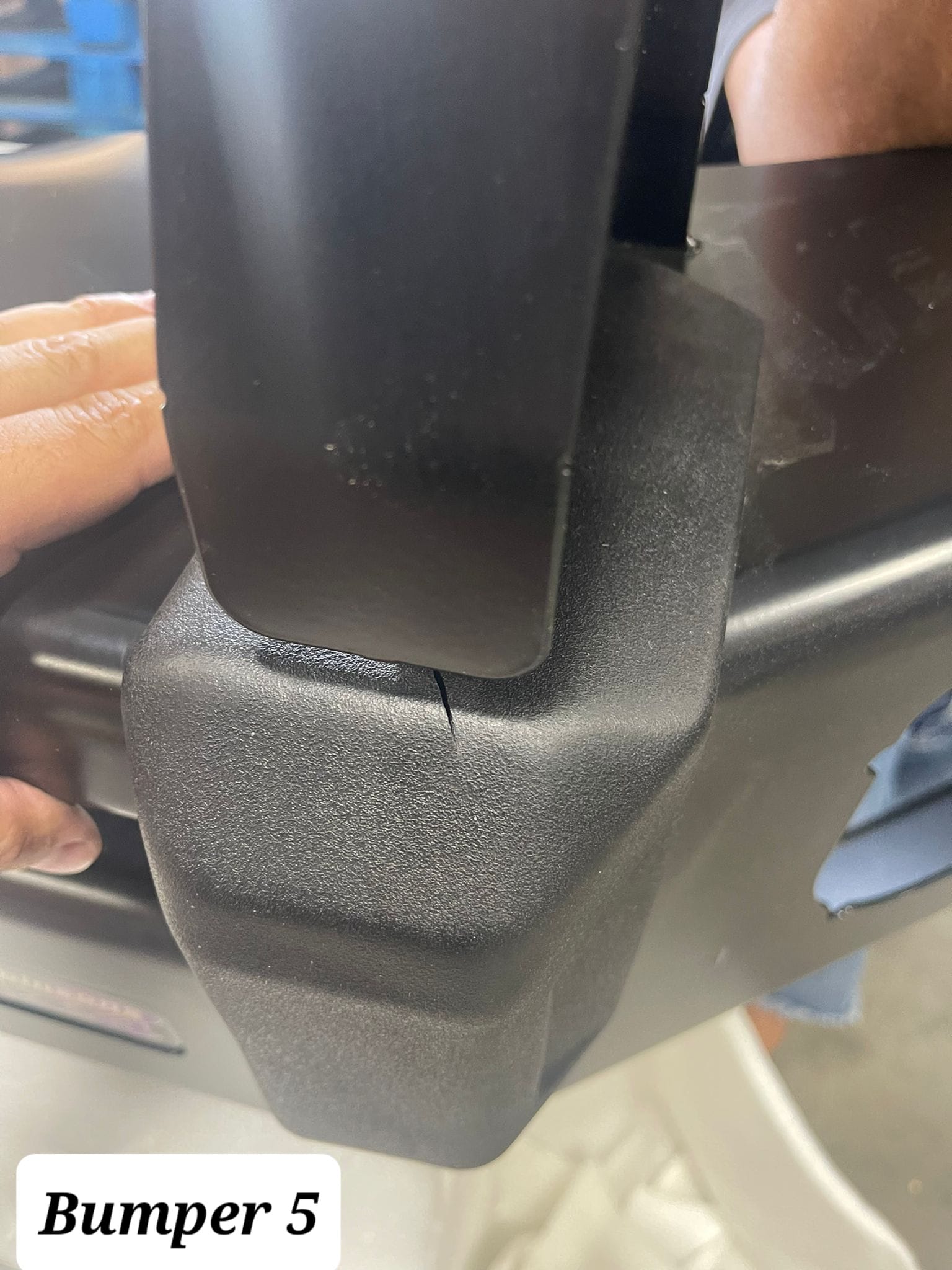 Dobinsons Sratch and Dent 4x4 Black Deluxe Bull Bar Toyota 2nd Gen Tundra (2007-2021)(BU59-5558) - BU59-5558