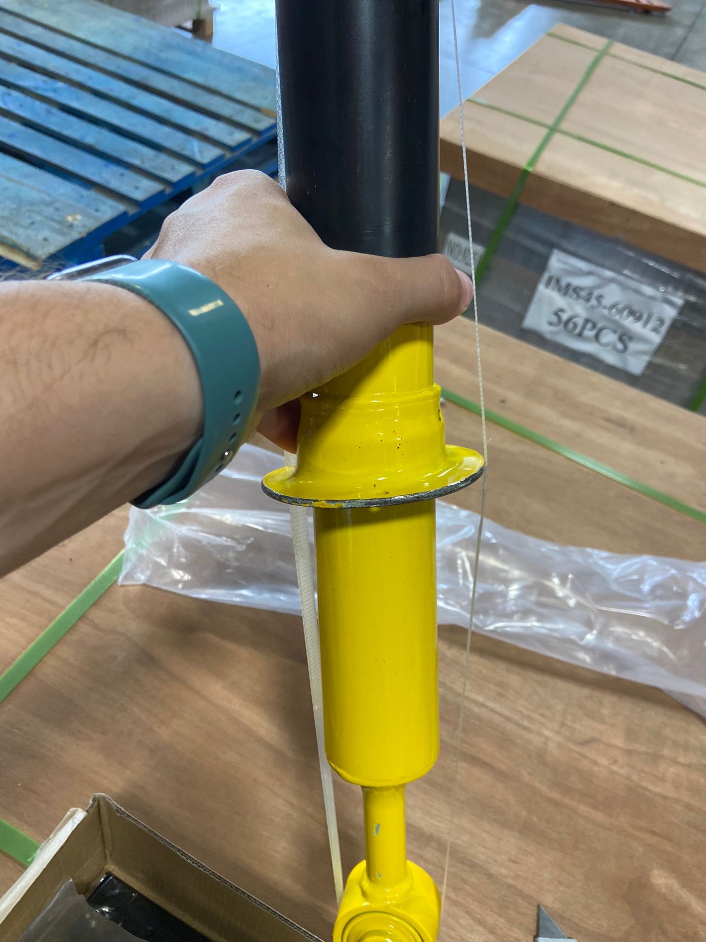 DOBINSONS SCRATCH AND DENT GAS STRUT - EXTENDED TRAVEL - GS59-574