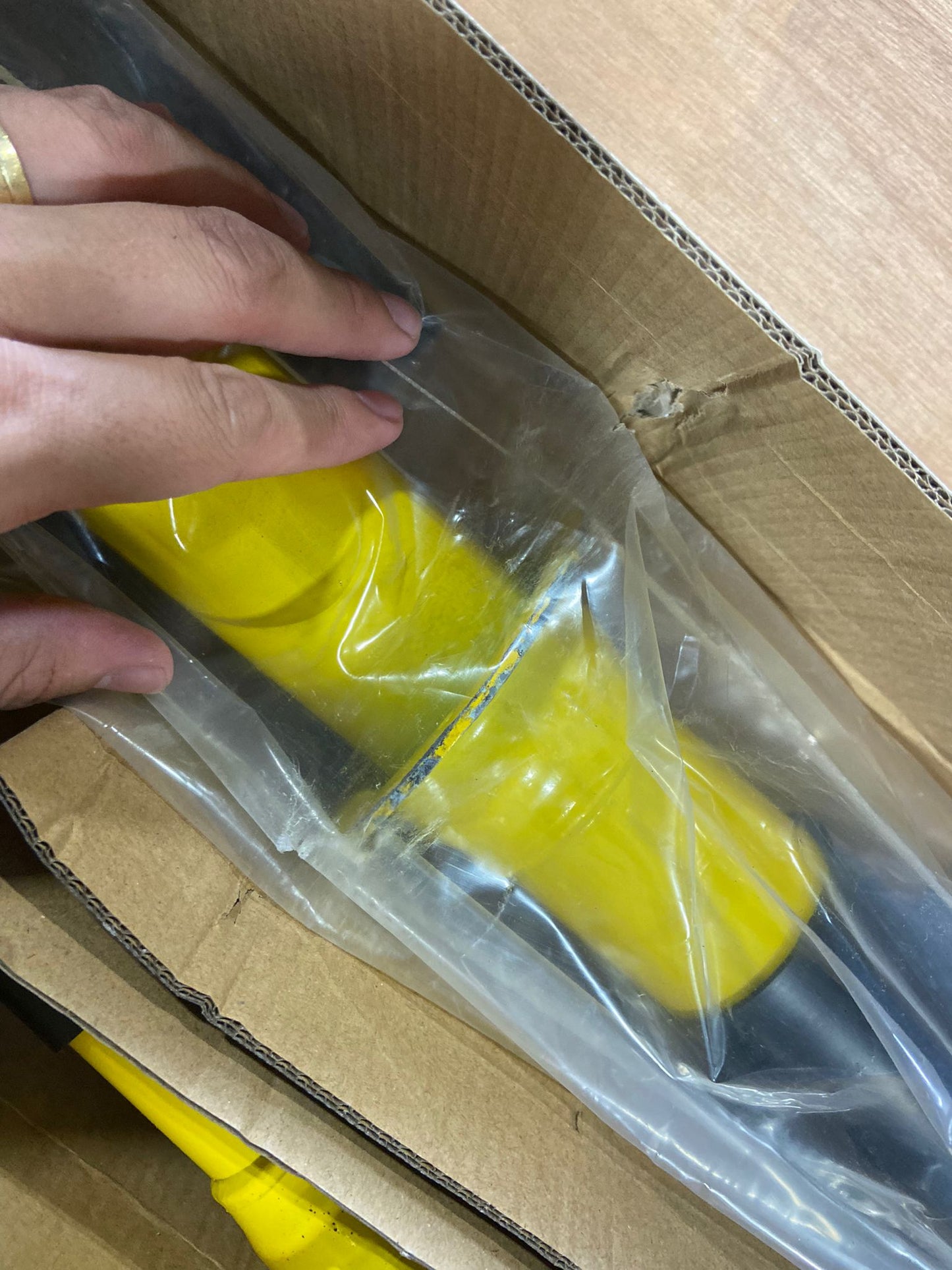 DOBINSONS SCRATCH AND DENT GAS STRUT - EXTENDED TRAVEL - GS59-574