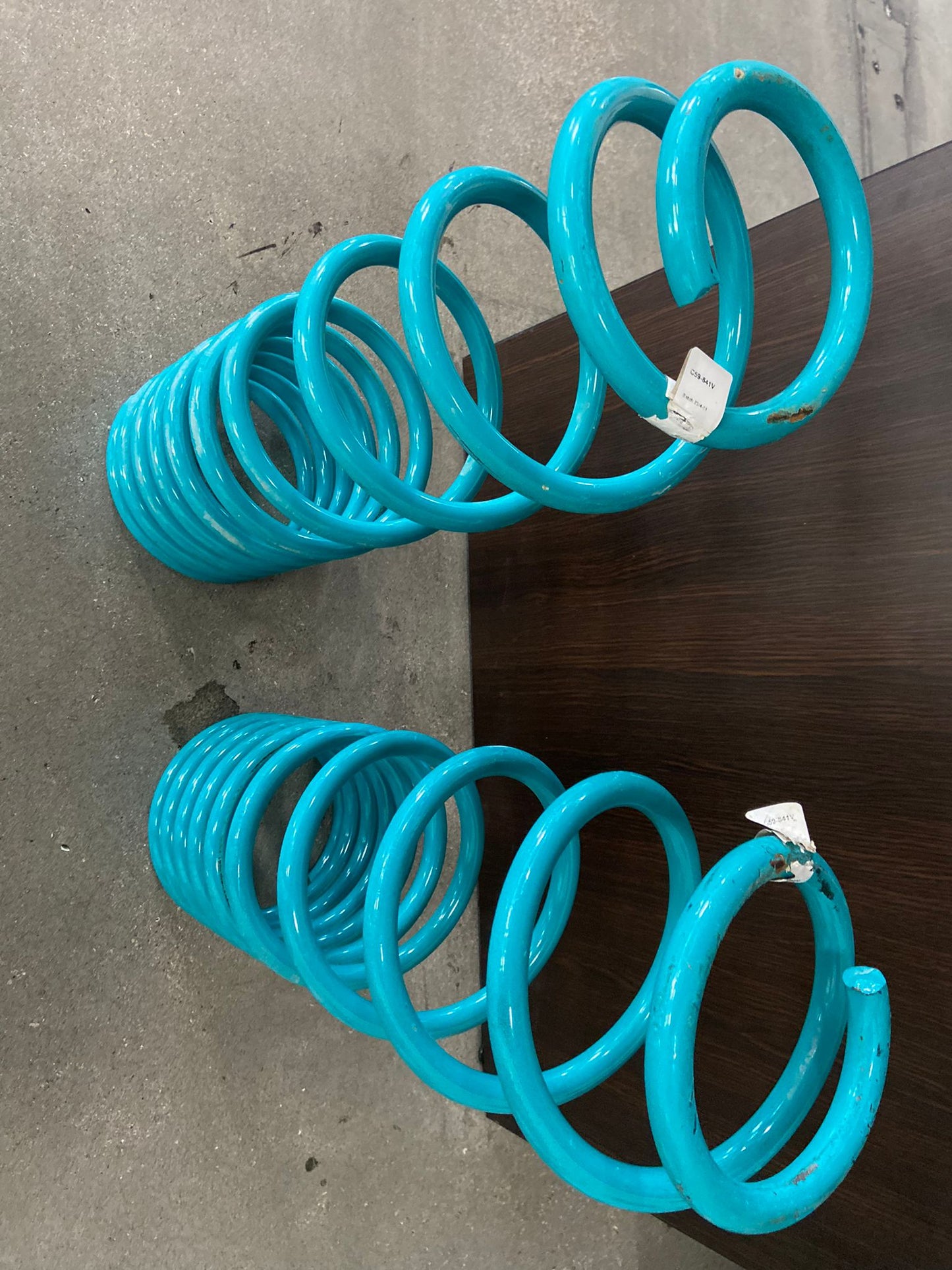 DOBINSONS SCRATCH AND DENT COIL SPRINGS PAIR - C59-841V